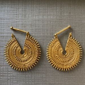 Maya Queen Yellow Gold Plated EUC